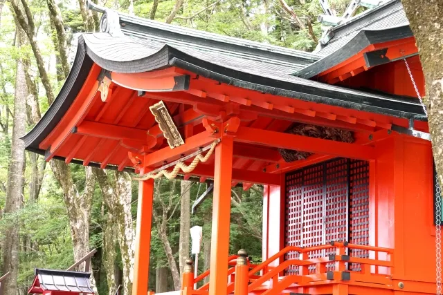 箱根神社は何の神様を祀る？九頭龍神社との関係とご利益について