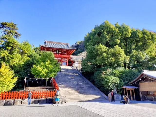 鶴岡八幡宮はなんの神様を祀ってる？歴史的背景と特徴を紹介