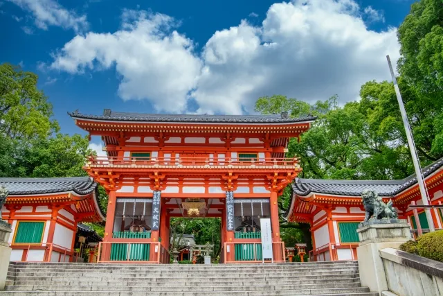 八坂神社は何の神様を祀ってる？縁結び効果やお守りの種類は？