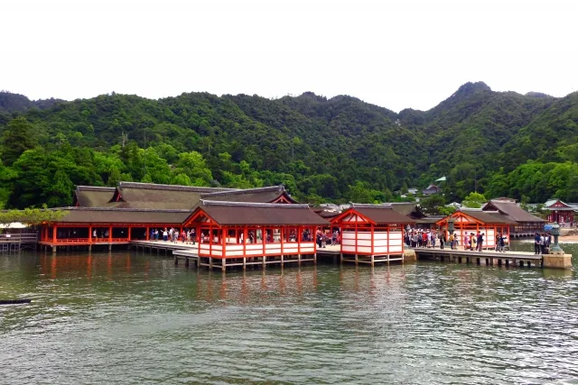 厳島神社が海に沈まない理由は？