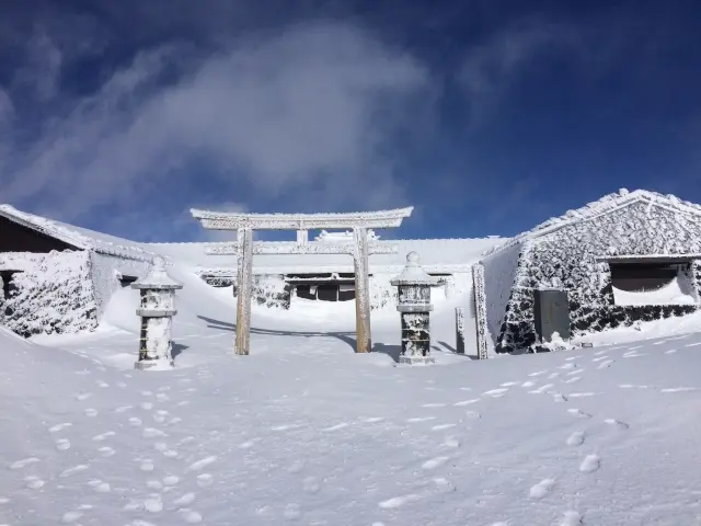 奥宮は富士山頂上の奥の院